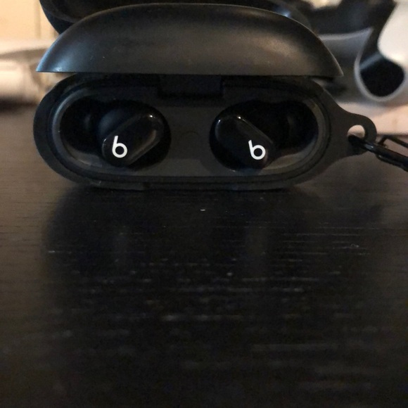 Black beats earbuds